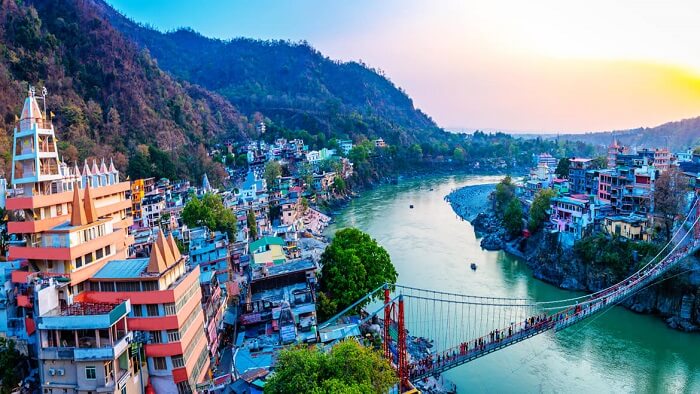 famous tourist attraction of lakshman jhula in uttarakhand